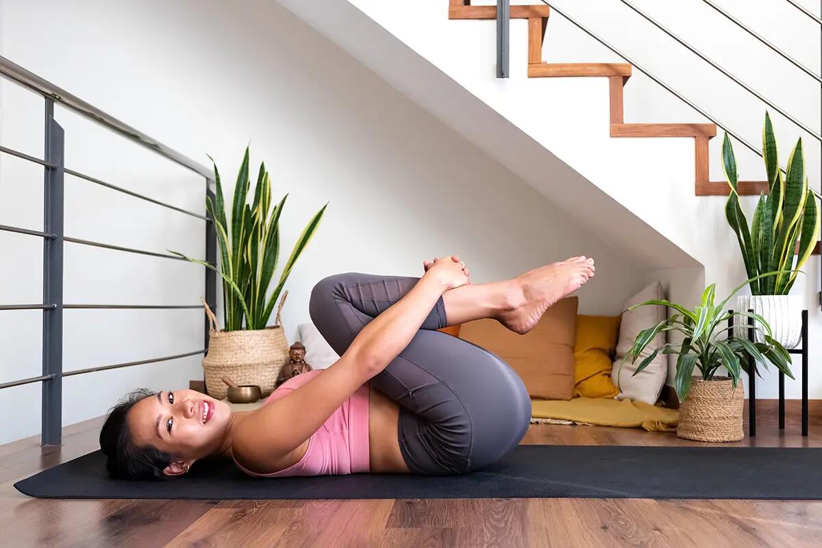 Apanasana – pozycja uwolnienia wiatru w jodze