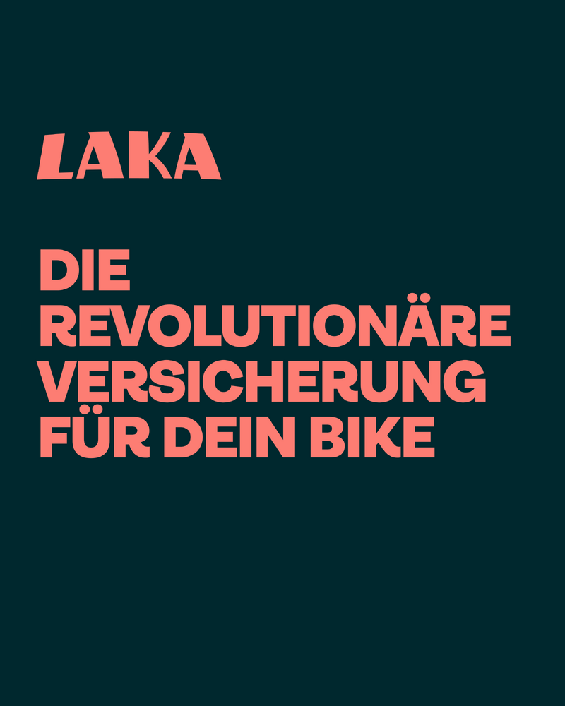 Rote Schrift auf dunklem Hintergrund, stilisierte Buchstaben, kontrastreich, modern und aufmerksamkeitsstark.