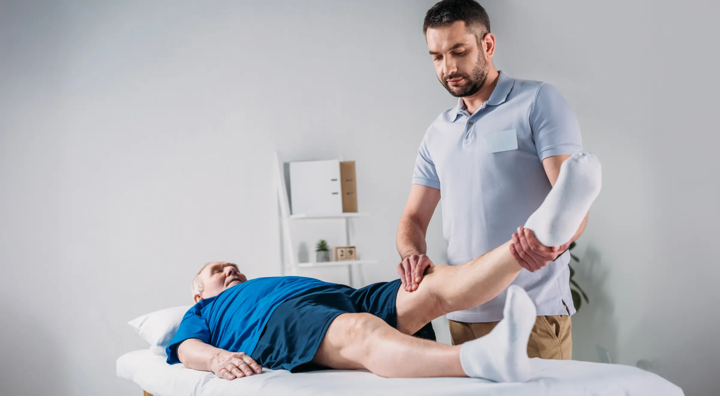 Objaw Lasègue – o czym świadczy dodatni? Jak wygląda test?