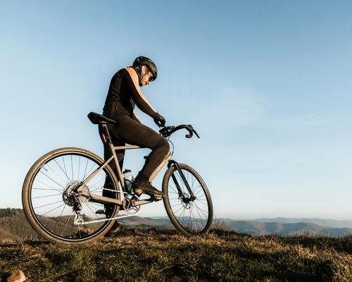 cyclists wearing cycling bib tights