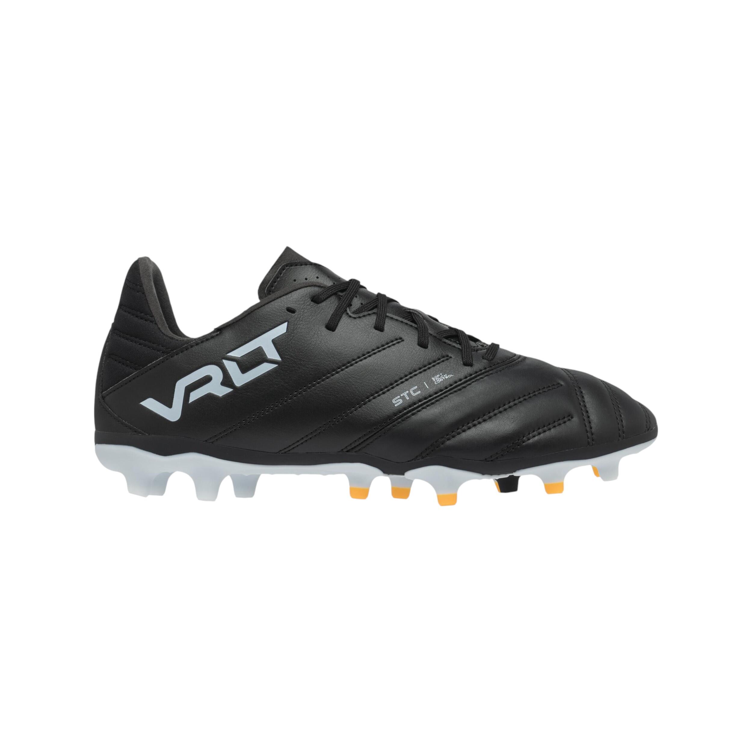 Botas de fútbol gama media