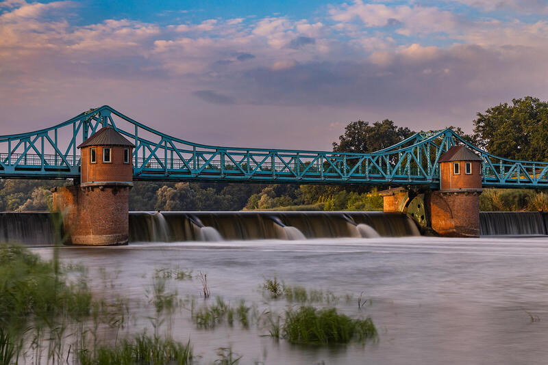 Co to jest jaz? Poznaj tą wspaniałą budowlę hydrotechniczną!