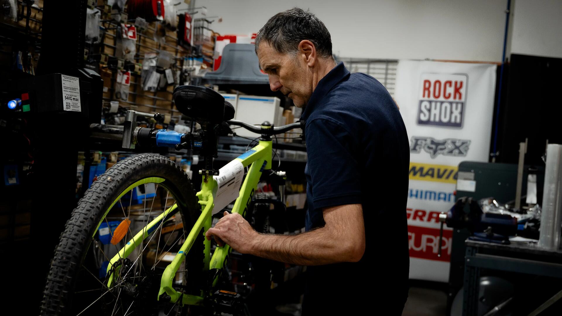 COMMENT RÉPARER UNE CHAMBRE À AIR VÉLO ? 