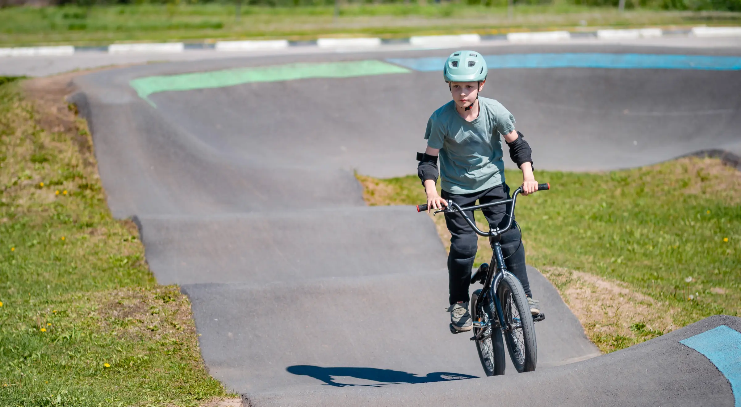 Co oferuje największy pumptrack w Polsce w Parzęczewie?