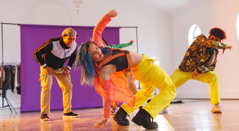 Jak tańczyć house dance? Poznaj muzykę, ruchy i kroki