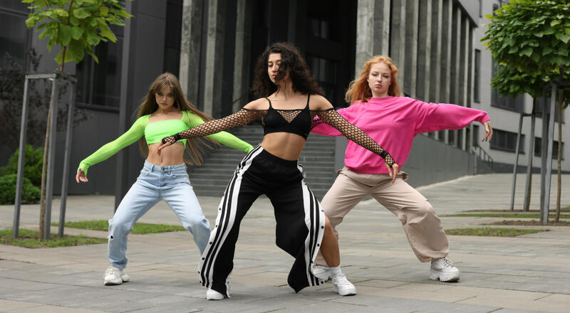 Co to jest taniec hip-hop? Podstawowe kroki i styl