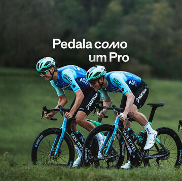 Dois Ciclistas da Ag2r a pedalar