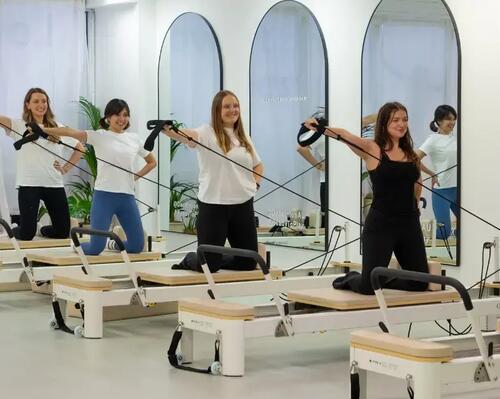 Aletli Pilates: Nasıl Yapılır, Hareketler & Faydalar