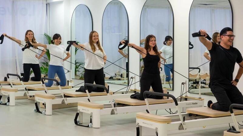Aletli Pilates: Nasıl Yapılır, Hareketler & Faydalar