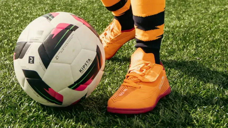 Elfmeterschießen zählt zu den klassischen Fußballübungen für Zuhause