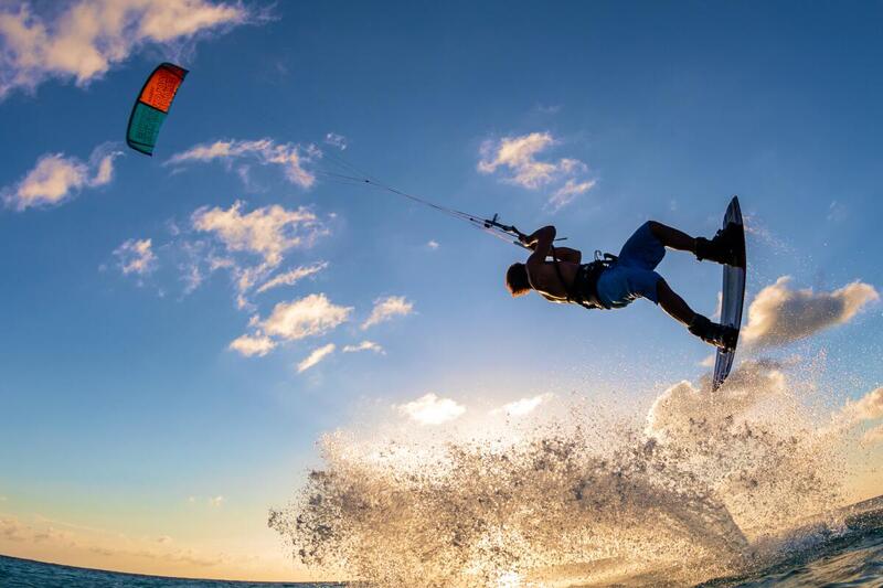 Kiteloop w kitesurfingu – jak zrobić obrót latawcem?