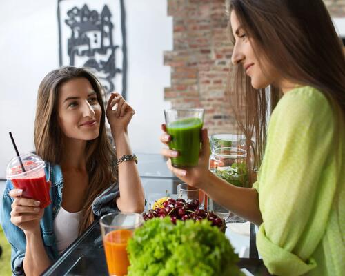Kobiety pijące smoothie