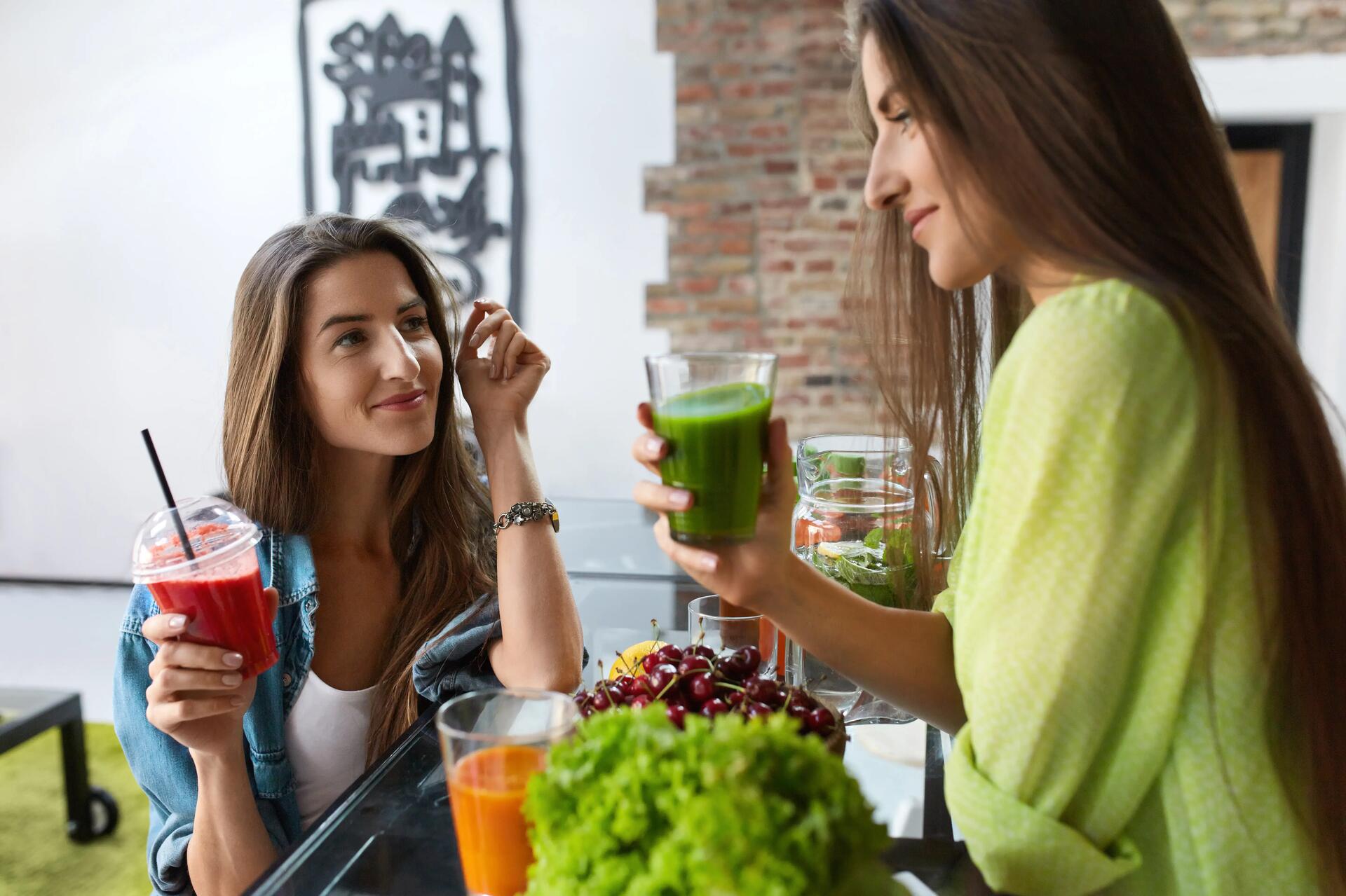Kobiety pijące smoothie