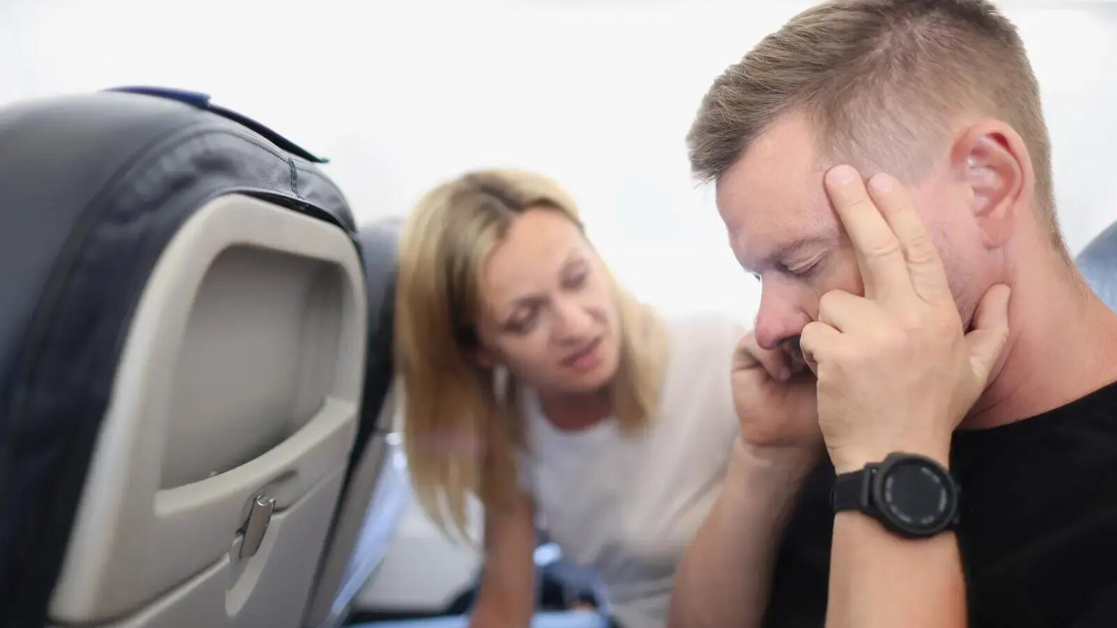 Mężczyzna mający awiofobię