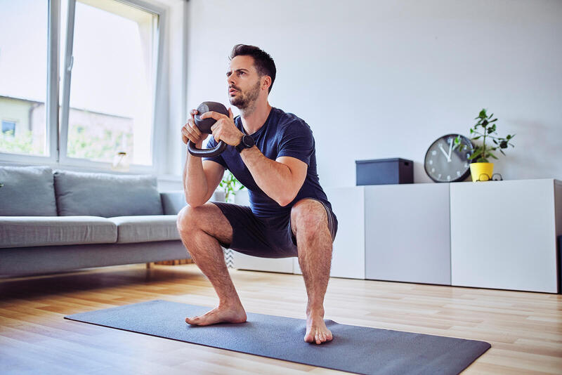 Trening z kettlebell – ćwiczenia na brzuch
