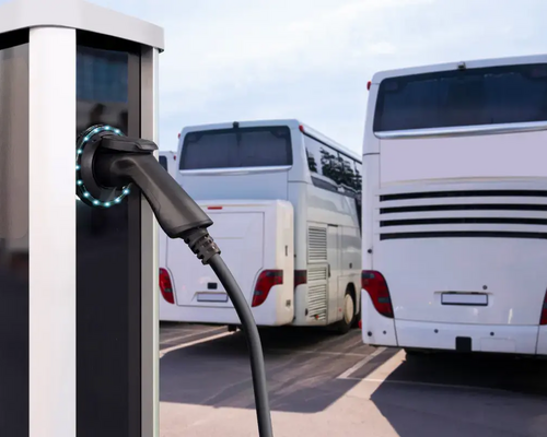 Wtyczka do ładowania pojazdów elektrycznych z tyłu autobusy