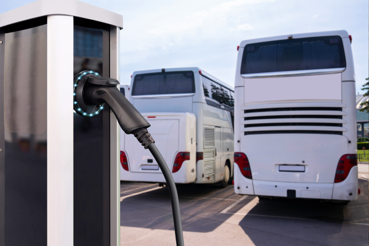 Wtyczka do ładowania pojazdów elektrycznych z tyłu autobusy
