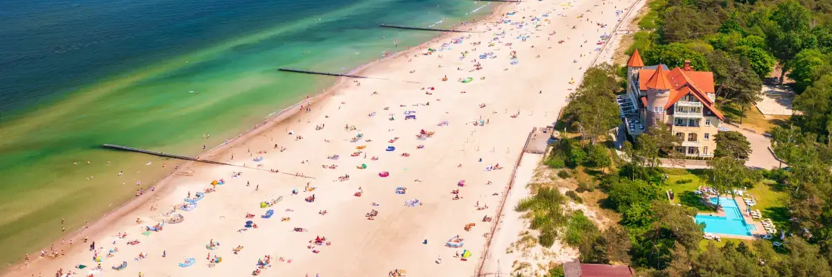 Ludzie na plaży