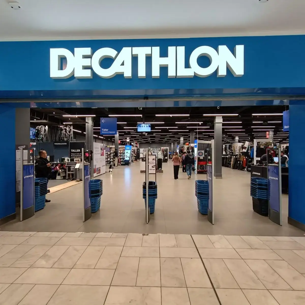 tienda decathlon plaza vespucio