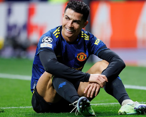 Ronaldo siedzący na murawie