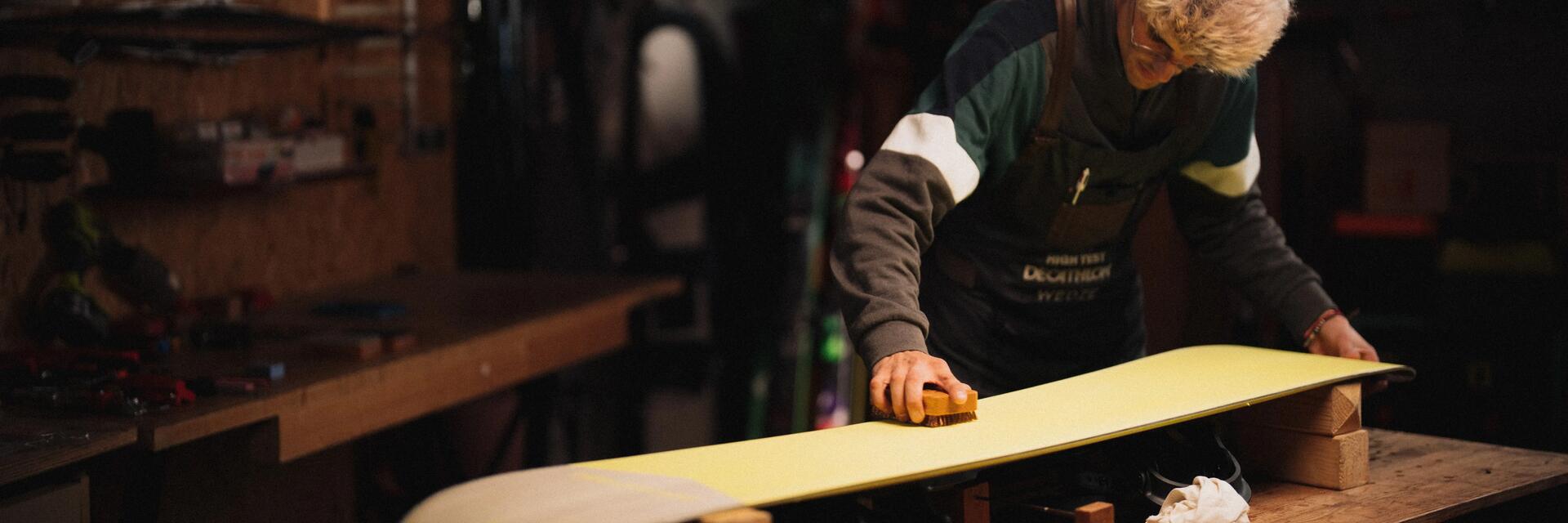 Entretien snowboard : Le guide complet (fartage & affûtage)