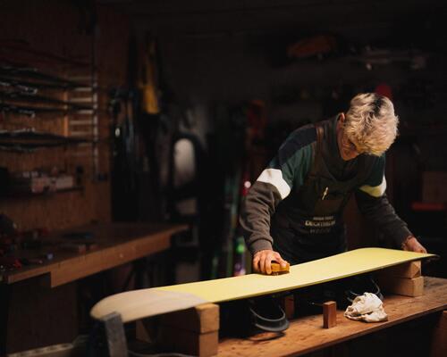 Entretien snowboard : Le guide complet (fartage & affûtage)