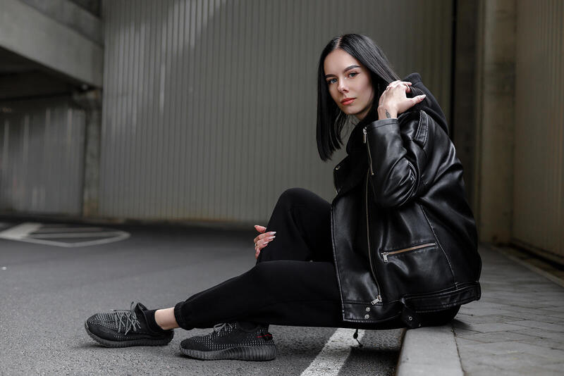 Jaka kurtka do dresów? Modne stylizacje z dresami