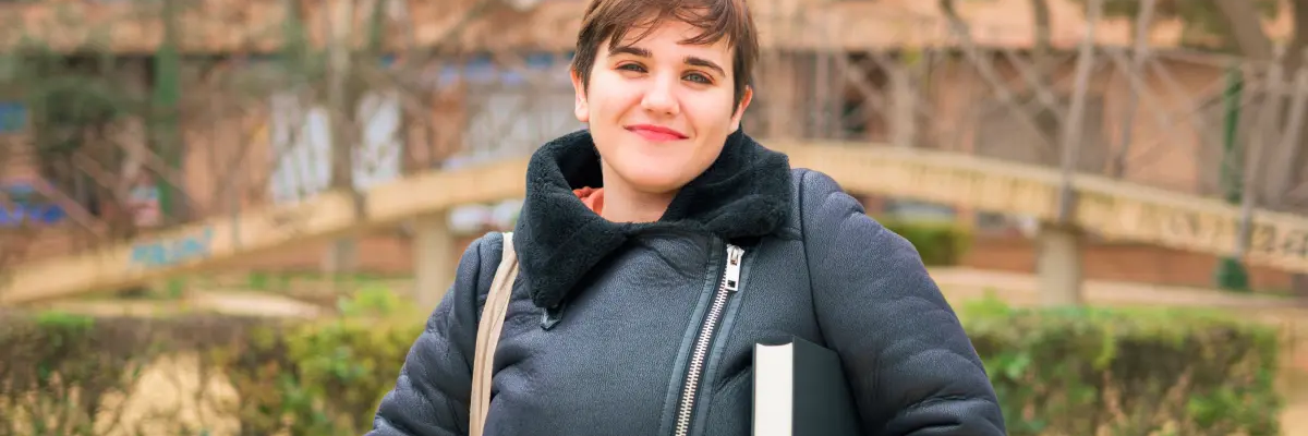 Kobieta plus size w kożuszku