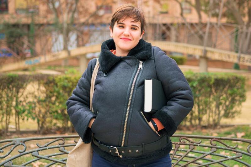 Jaki fason kurtki dla puszystych? Poradnik modowy plus size