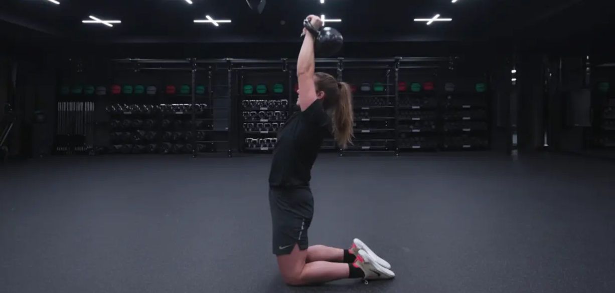mujer haciendo viper press