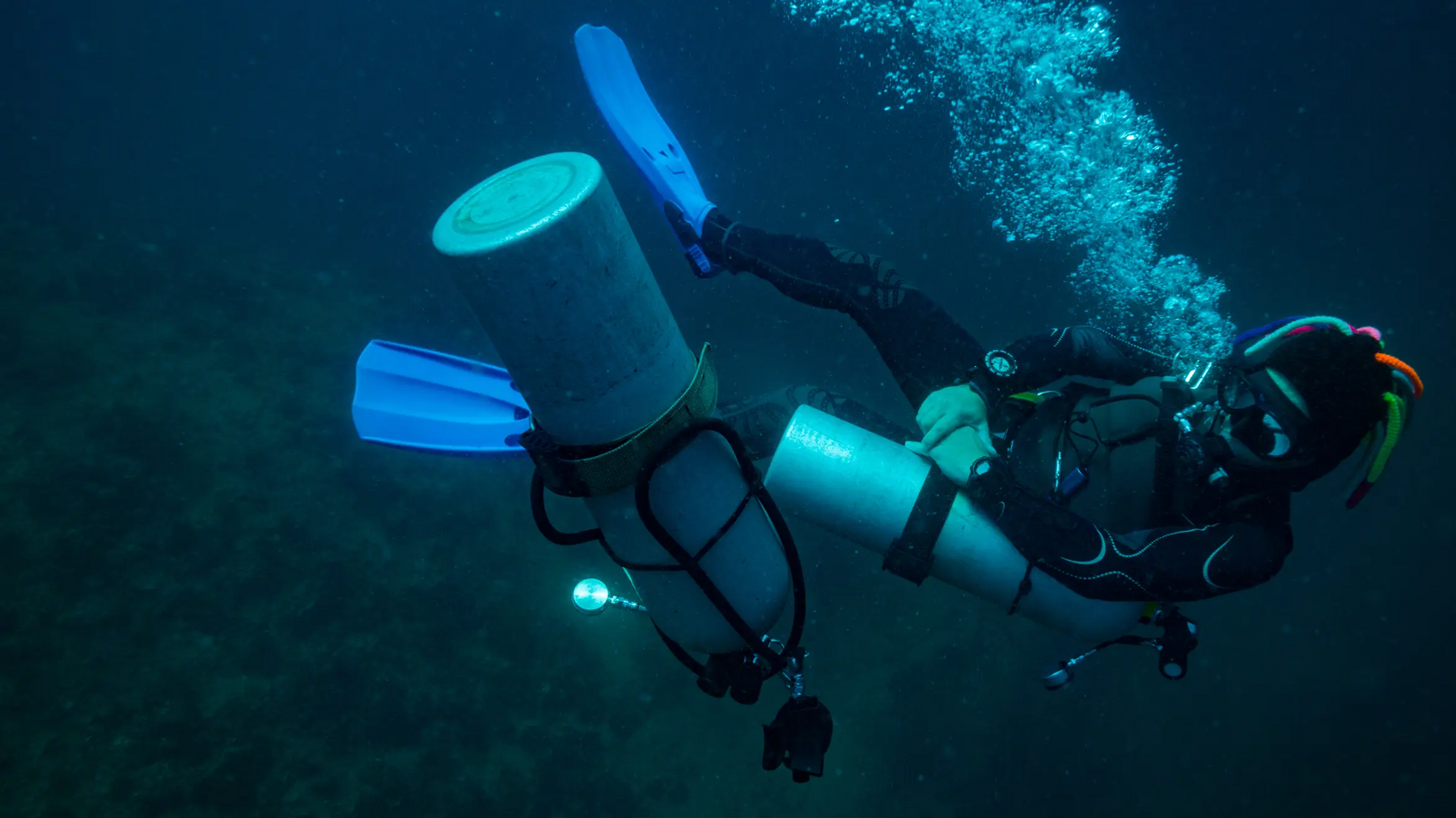 Nurek nurkujący w konfiguracji sidemount