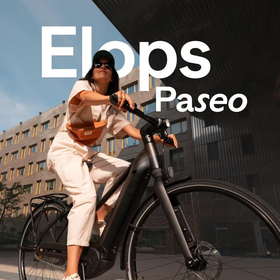 Persona en patinete eléctrico Oxelo