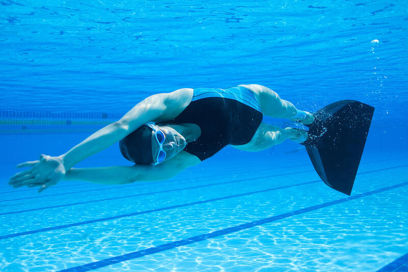 Finswimming, czyli pływanie w płetwach – co to jest?