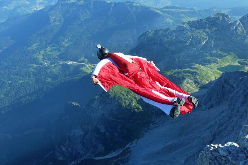 Wingsuit – sport ekstremalny. Latające kombinezony