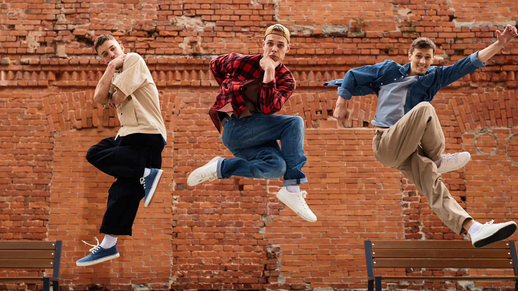 Chłopaki trenujący jumpstyle