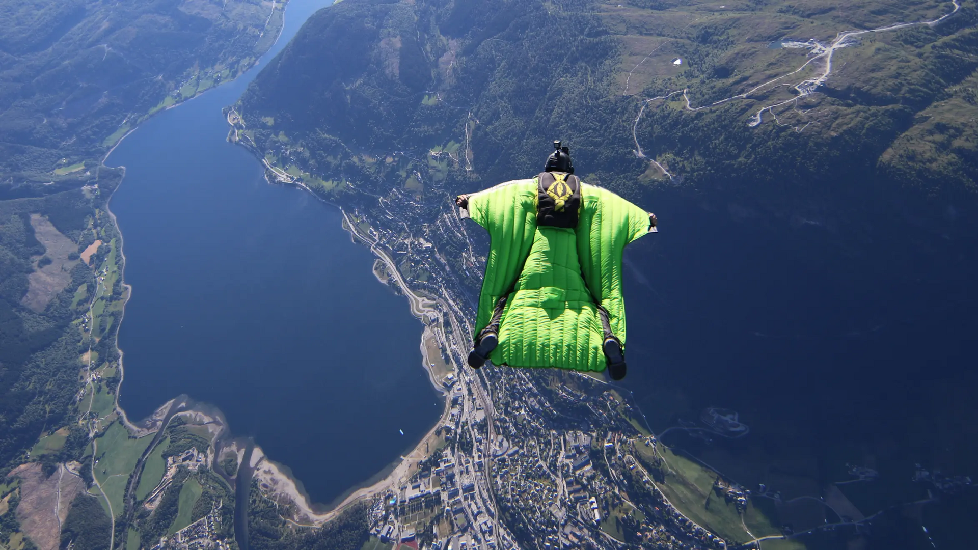 Osoba uprawiający base jumping