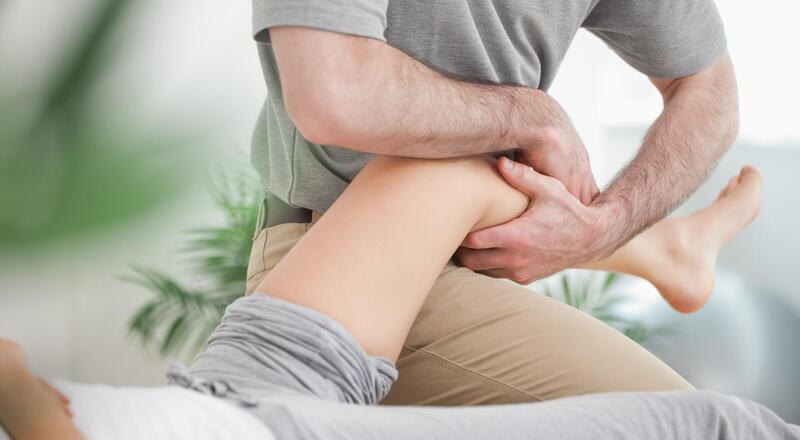 Mobilizacja rzepki – fizjoterapia i rehabilitacja stawu