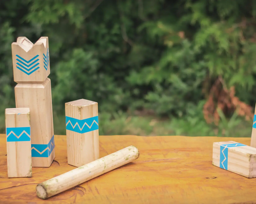 Klocki Kubb na stole