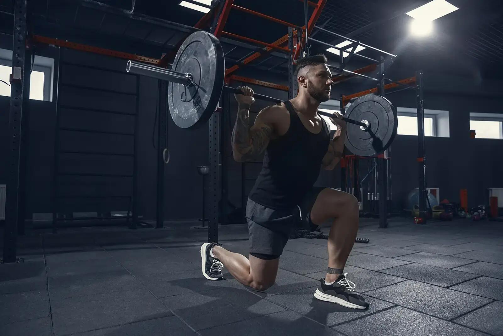 Trening piramidalny – jak ułożyć plan treningowy i budować siłę?