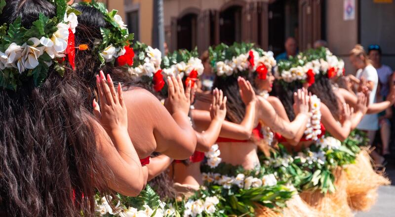 Taniec hula – strój, kultura, podstawowe kroki hawajskiego tańca