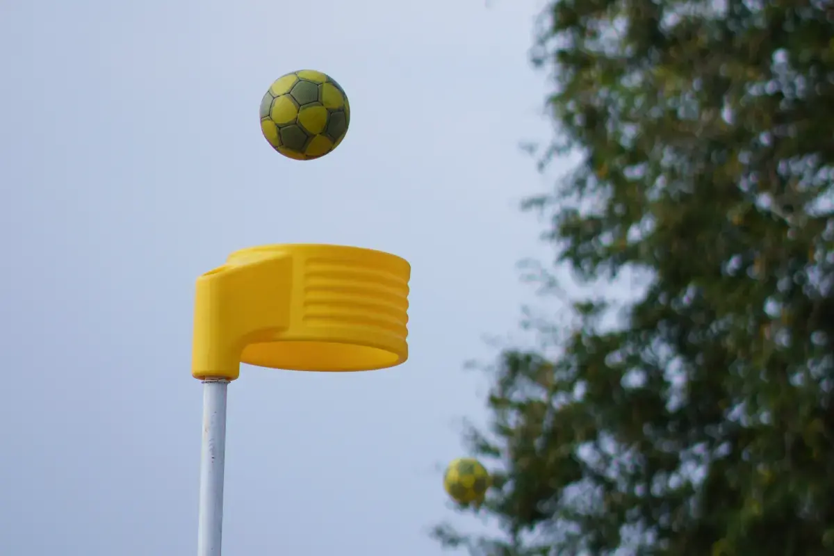 Korfball – koedukacyjny sport zespołowy. Poznaj zasady gry!
