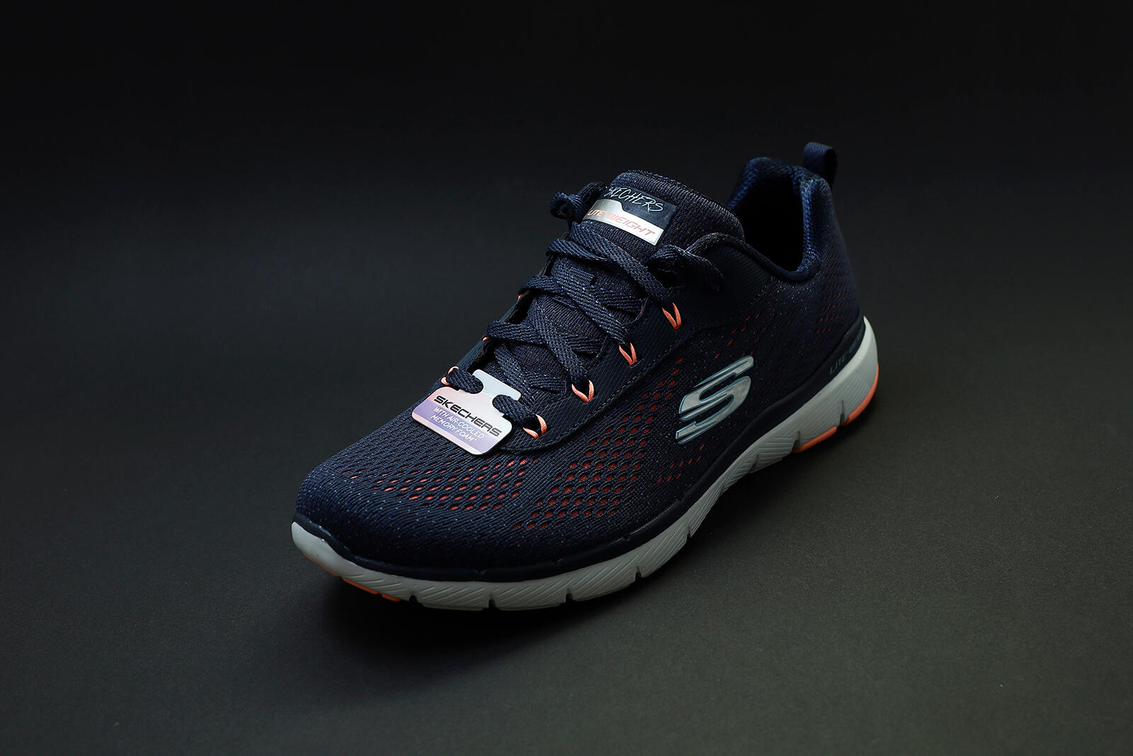Adidas marki Skechers