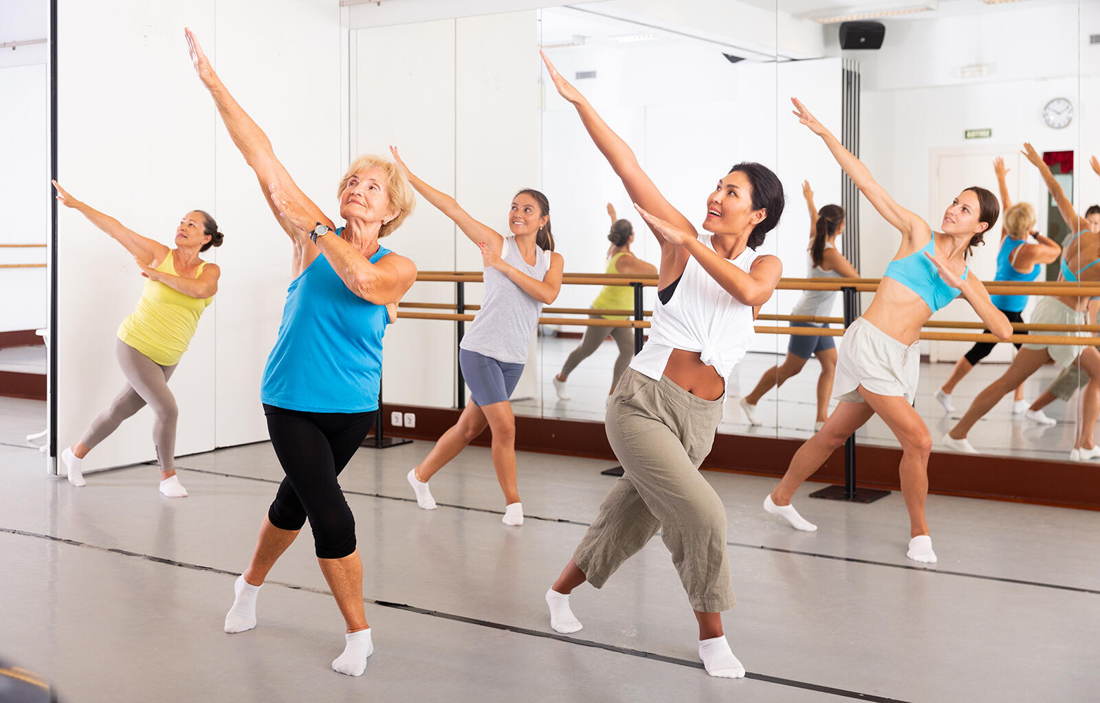 Kobiety tańczące salsation fitness