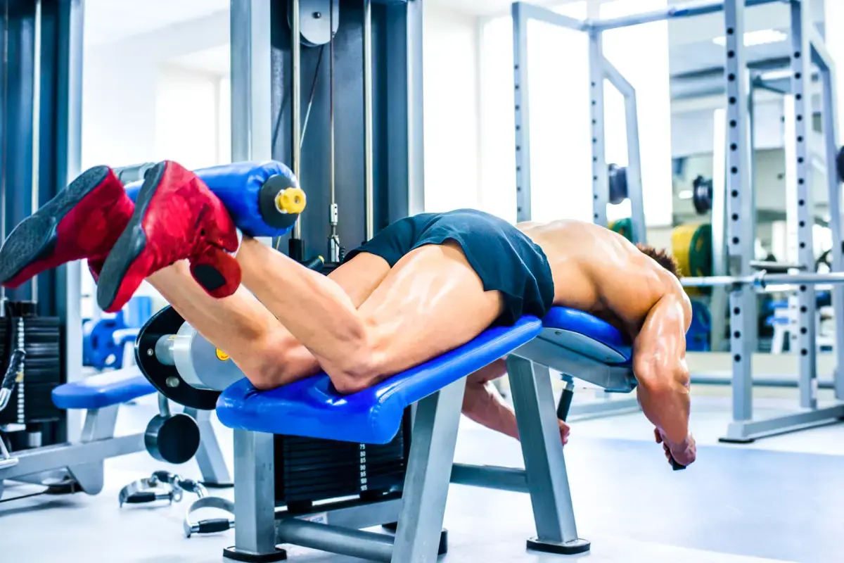 Opad nordycki (nordic hamstring curl) – co to za ćwiczenie?