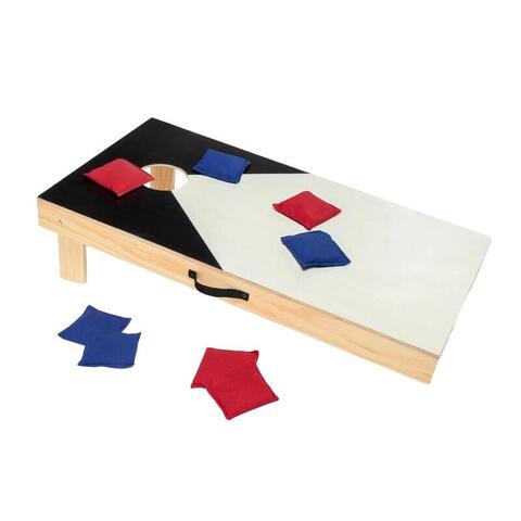 Kompaktna igra Cornhole spremna za igru.
