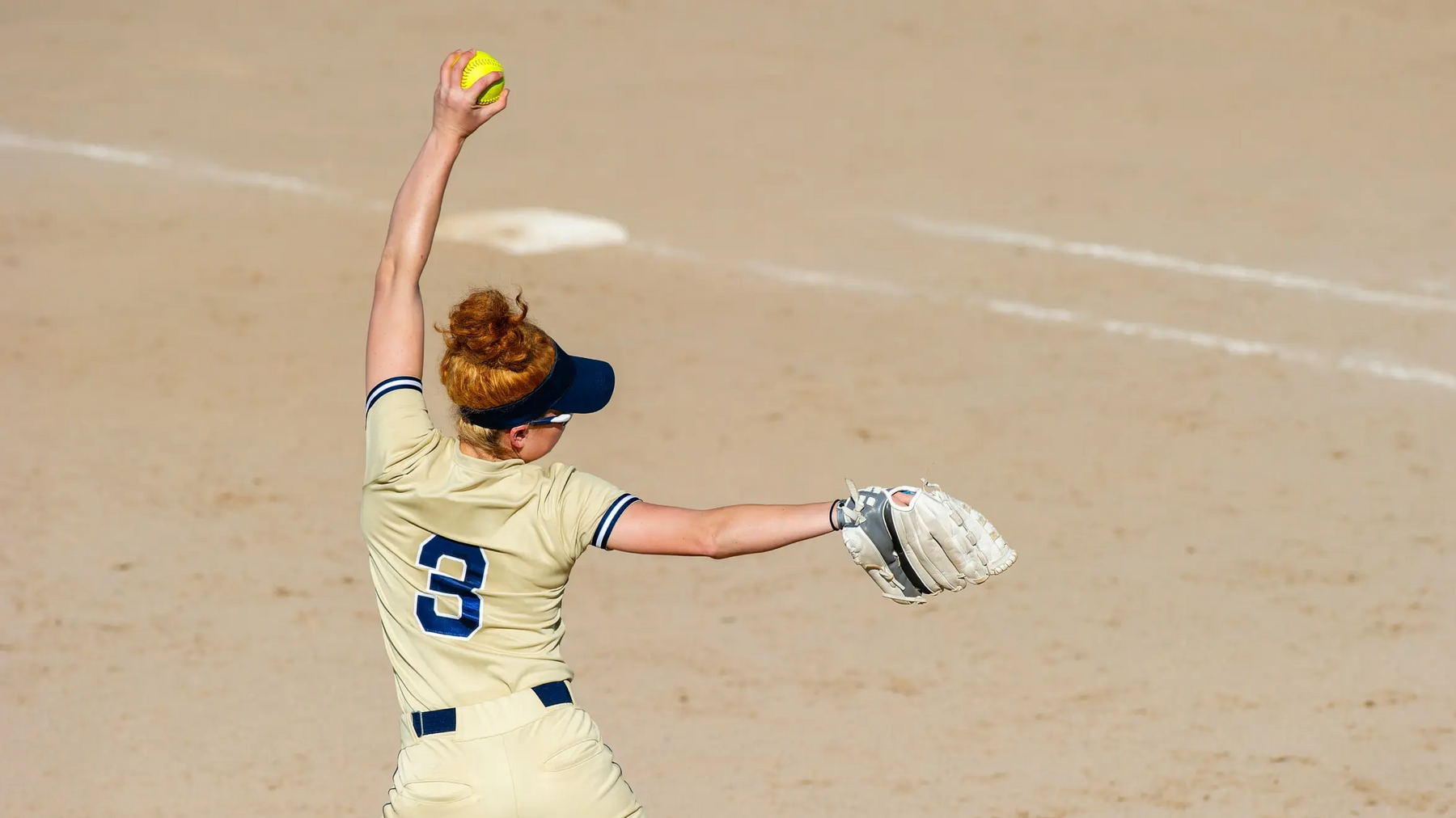 Kobieta grająca w softball