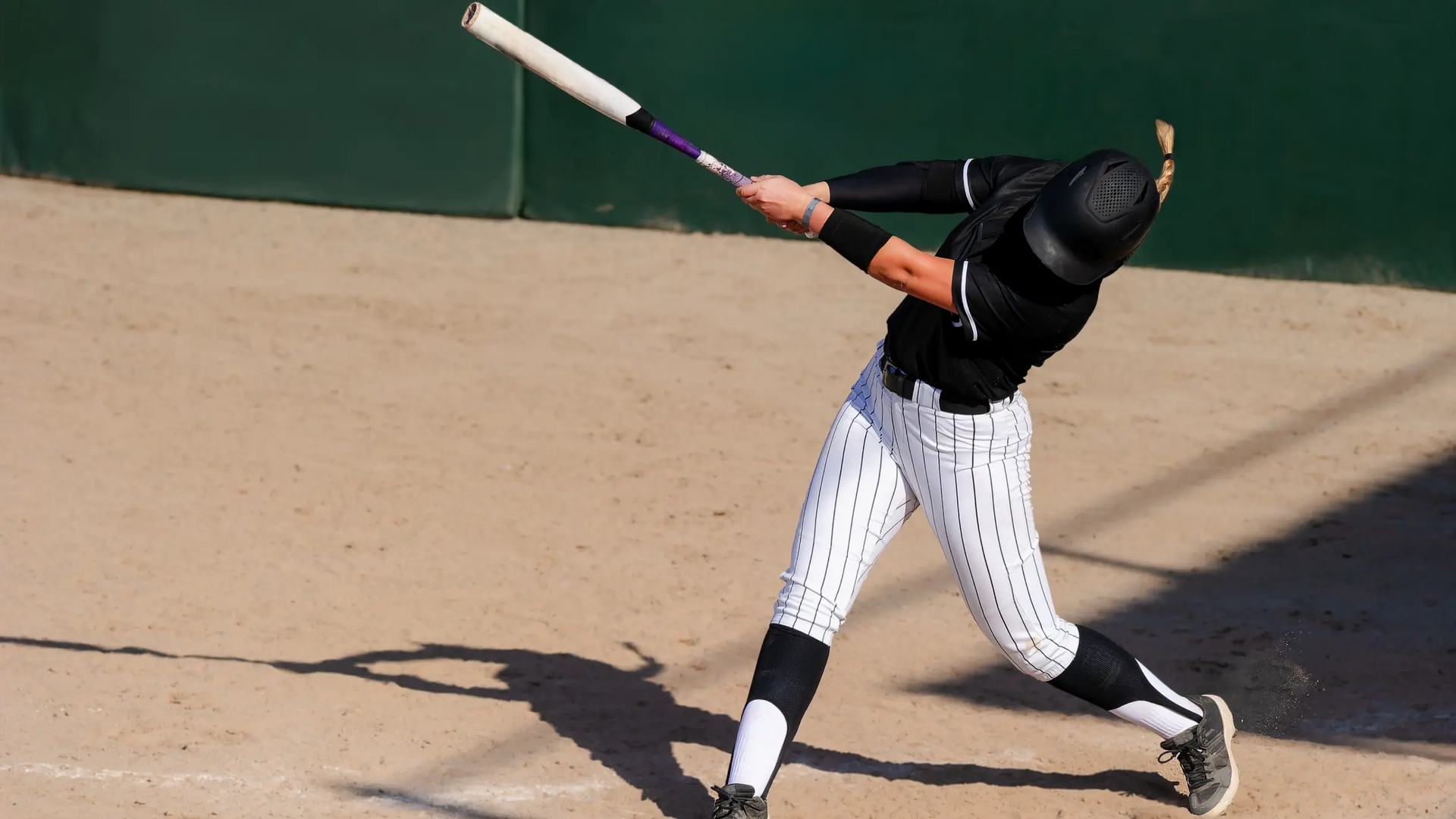 Kobieta grająca w softball
