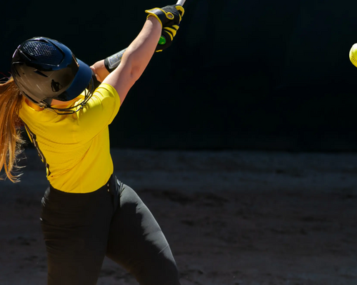 Kobieta grająca w softball