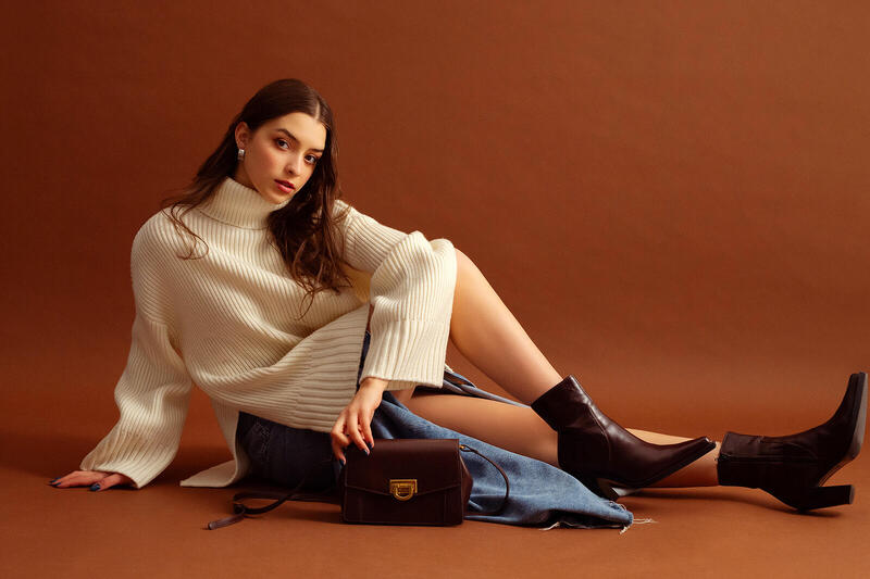 Jak nosić sweter oversize? 5 stylizacji na co dzień i po treningu