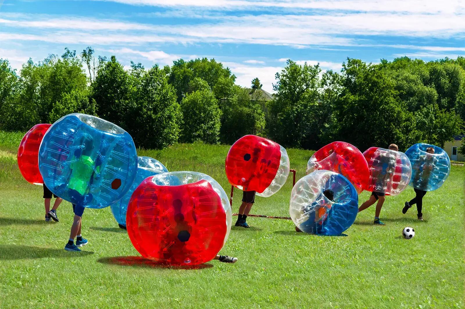Bubble football – czym jest piłka nożna w dmuchanych kulach?